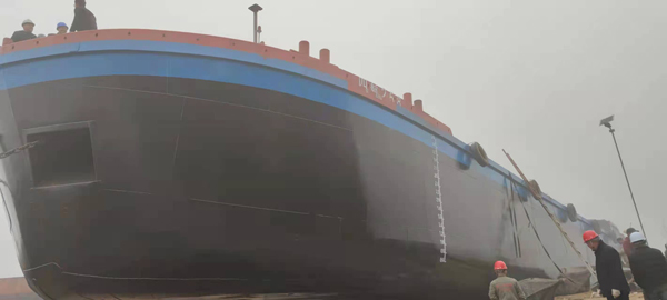 恭喜李老板船只下河，船號(hào)（四航258）